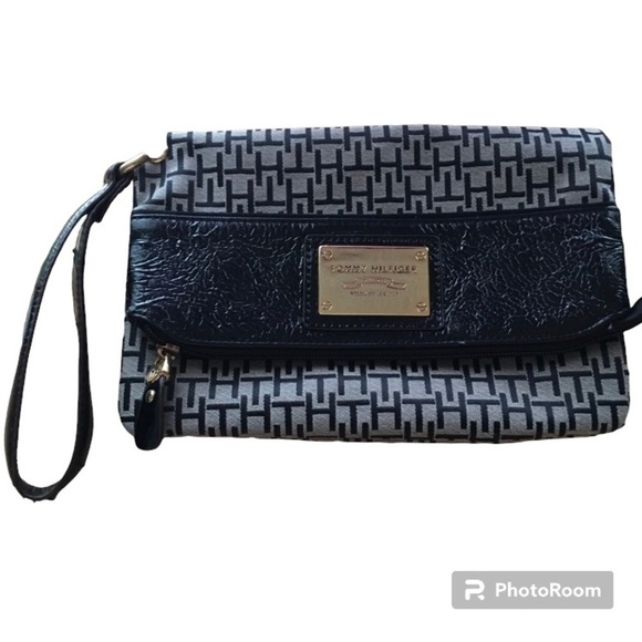 Tommy Hilfiger Handbags - TOMMY HILFIGER CLUTCH